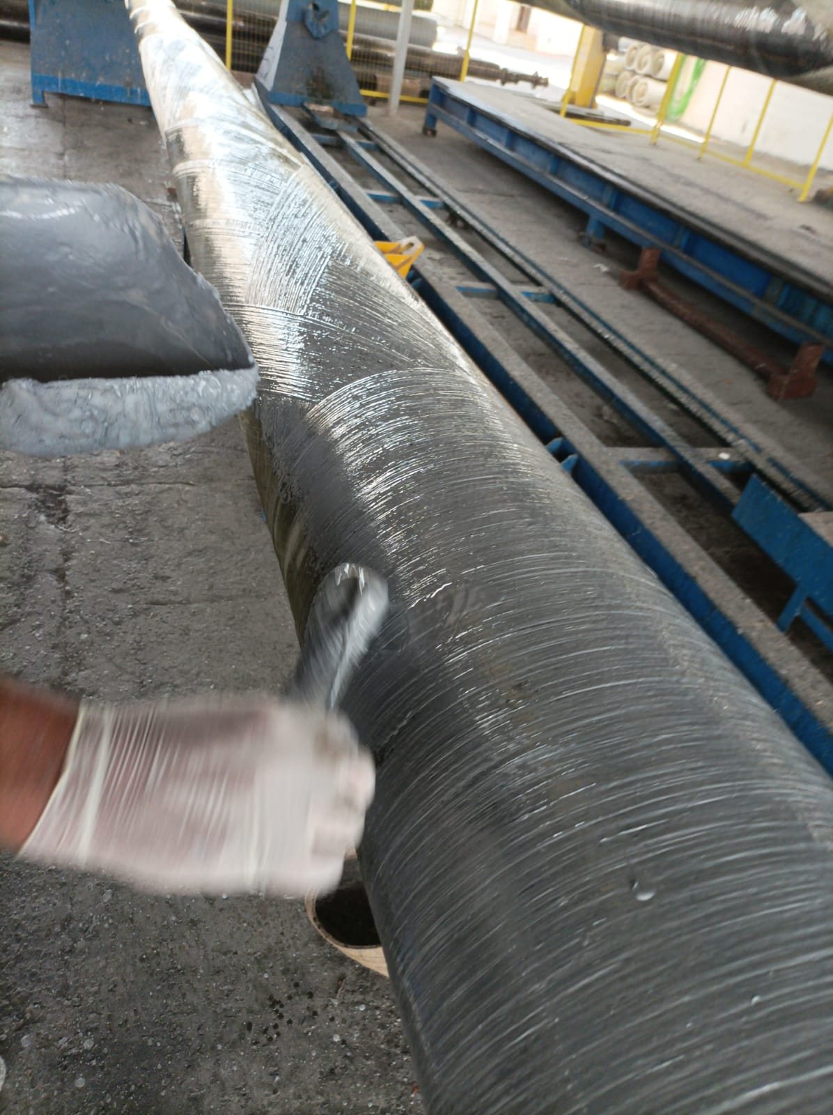 Acabamento e inspeção em poste de fibra de vidro