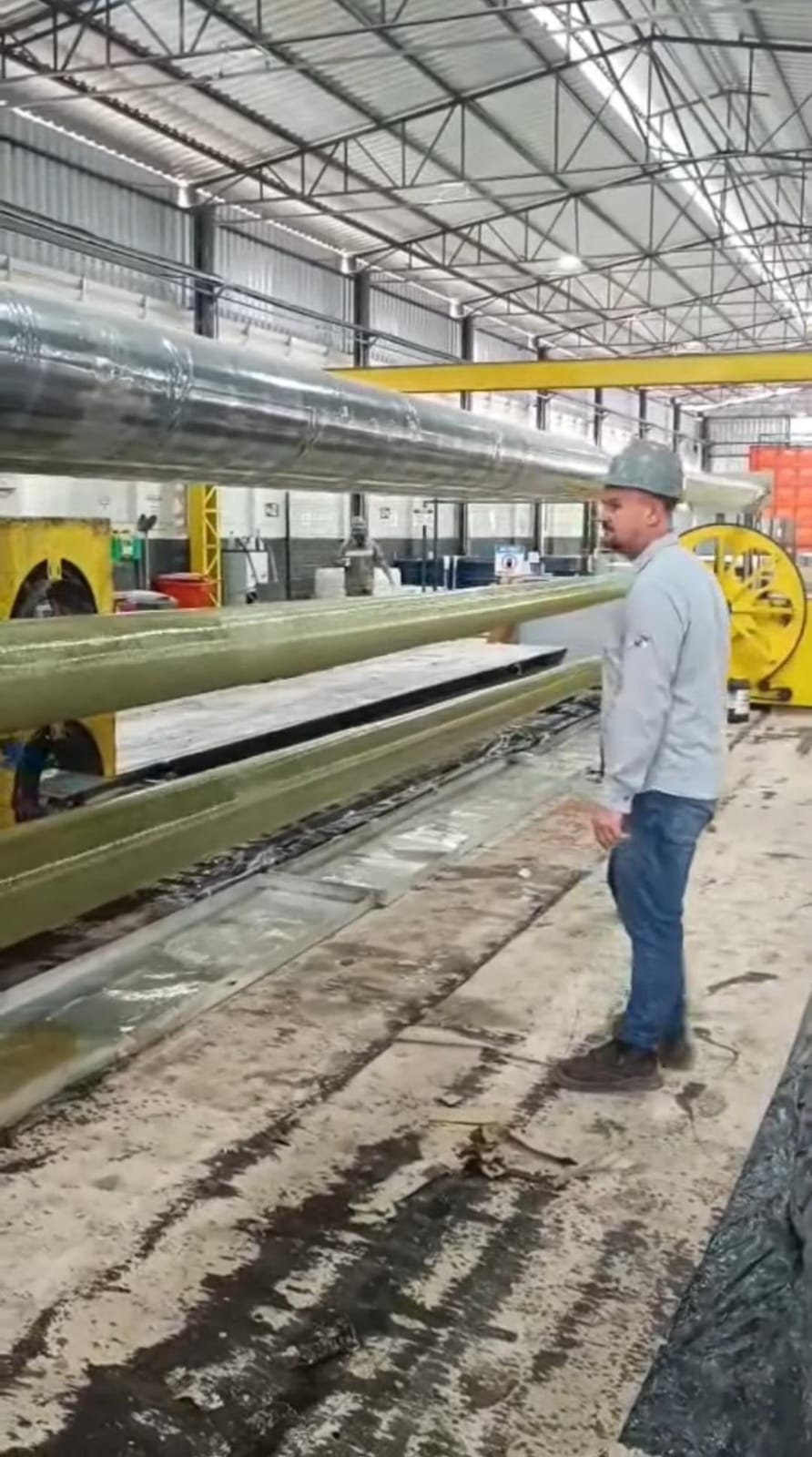 Linha de fabricação de postes em PRFV.